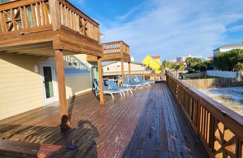 Toilla Segunda House | Lovely Beach Getaway ~ Steps To The Beach ~ The Perfect Family Escape!