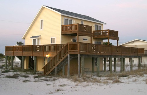 Toilla Segunda House | Lovely Beach Getaway ~ Steps To The Beach ~ The Perfect Family Escape!