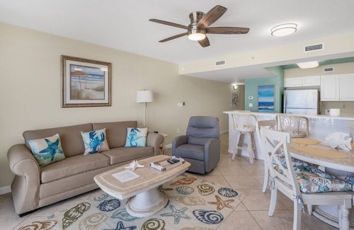 Fort Walton Beach - Destin Condo | Lovely beach-front condo with free beach setup.
