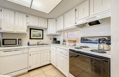 New Smyrna Beach Condo | Lovely beachfront, corner unit overlooking pool and clubhouse ~ HA501