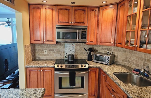 Galt Mile Condo | Lovely Beachfront Condo overlooking the Ocean, private jacuzzi, balcony & pool
