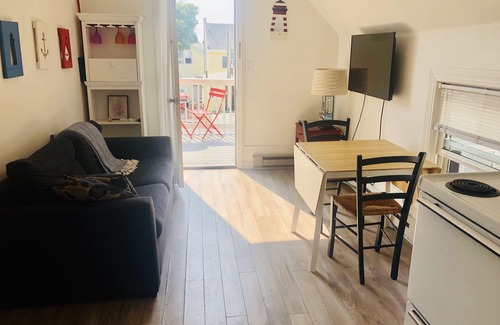 Ocean Park Apartment | Lovely beachside two-bedroom apartment with sundeck