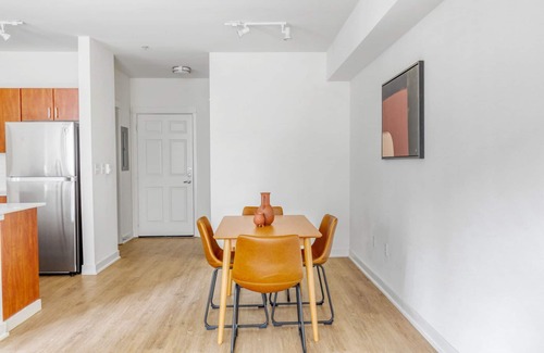 Northwest Bellevue Apartment | Lovely Bellevue 2BR w/Gym, W/D & Lounge, near Shops, by Blueground