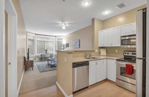 Seattle Condo | Lovely Belltown Suite w/Free Parking, Pike Place!