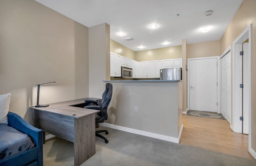 Seattle Condo | Lovely Belltown Suite w/Free Parking, Pike Place!