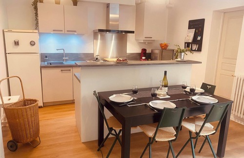 Chartrons House | Lovely Bordeaux shop - Ideally located - WIFI - Air conditioning - Garden