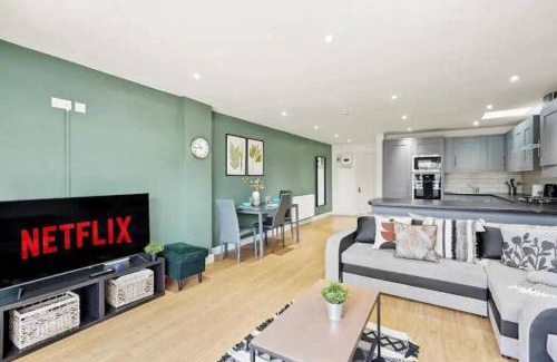 Staple Hill Apartment | Lovely Bristol Gem - Sleeps 23