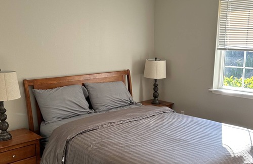 Tacoma House | Lovely Brownspoint townhome