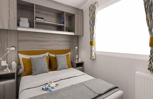 Dunbar House | Lovely Caravan Sleeps 6 with outside decking and great on site facilities