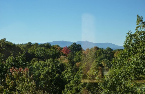 Hollowville House | Lovely Catskill Views, Close to Hudson, 5 minutes from Lake Taghkanic