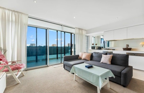 Adelaide Central Business District Apartment | Lovely CBD 2BR Apt-Aria on Gouger-Parking-Wi-Fi