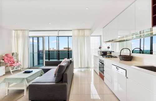 Adelaide Central Business District Apartment | Lovely CBD 2BR Apt-Aria on Gouger-Parking-Wi-Fi