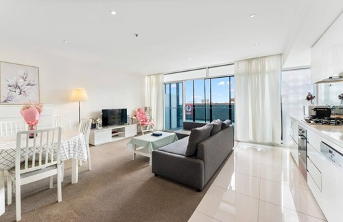 Adelaide Central Business District Apartment | Lovely CBD 2BR Apt-Aria on Gouger-Parking-Wi-Fi