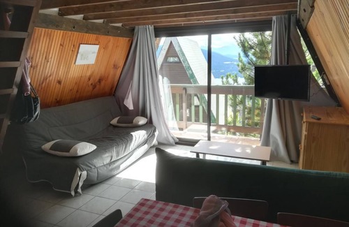 Les Angles Ski Chalet | Lovely Chalet "Les Angles" with Balcony and Mountain View