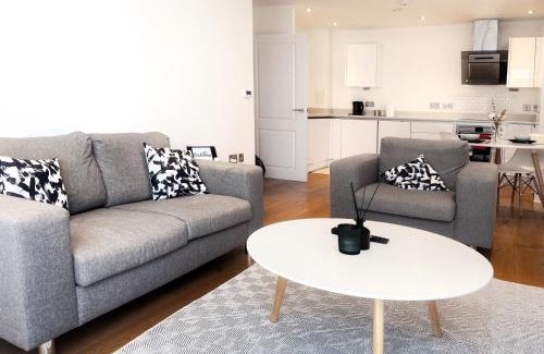 Bromley South Apartment | Lovely Charming 2-Bedroom Apartment in Bow London
