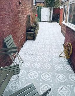 York House | Lovely city town house with free parking sleeps 2 to 6 guests