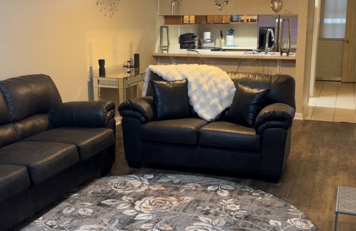 Bainbridge Apartment | Lovely clean 2-bedroom apartment with AC near downtown Bainbridge