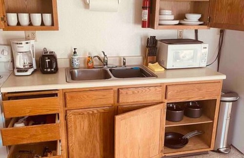 Fairbanks Apartment | Lovely Clean Bright top floor unit Coin Op Laundry