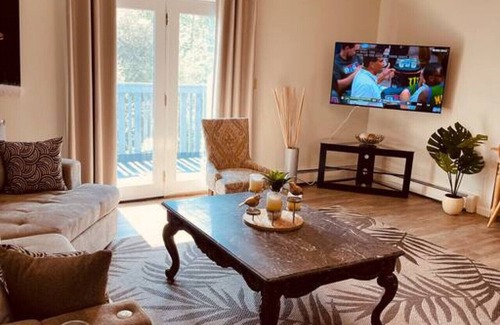 Fairbanks Apartment | Lovely Clean Bright top floor unit Coin Op Laundry
