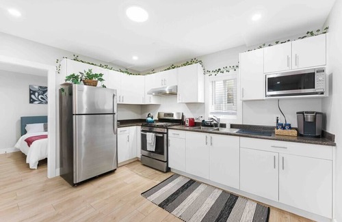 Langley House | Lovely Coach House in Langley ~ Queen Beds ~ Pkg