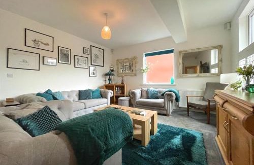 Sheffield Apartment | Lovely Comfortable 3BR House with Parking