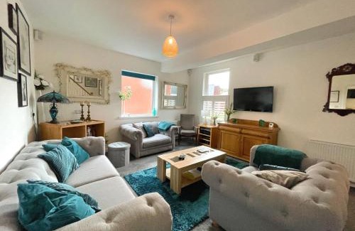 Sheffield Apartment | Lovely Comfortable 3BR House with Parking