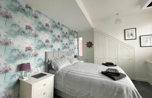 Sheffield Apartment | Lovely Comfortable 3BR House with Parking