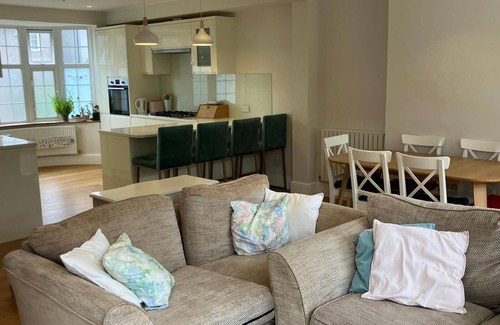 Perry Vale House | Lovely Comfortable Three Bedroom Family Home