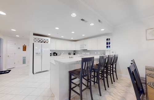 Ocean City Condo | Lovely Condo in Bayfront Location w/Shared Pool, Free WiFi, Private Washer/Dryer