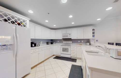 Ocean City Condo | Lovely Condo in Bayfront Location w/Shared Pool, Free WiFi, Private Washer/Dryer