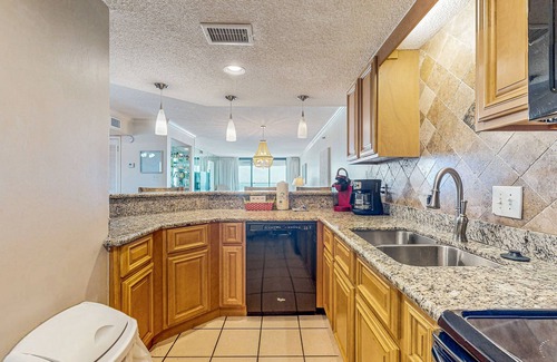 Orange Beach Condo | Lovely Condo in Beachfront Resort w/Shared Hot Tub & Pool, Central AC, Free WiFi