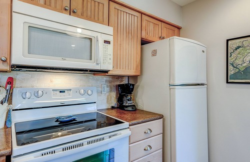 Seabrook Island Villa | Lovely condo near beach with enclosed porch, pool, tennis, and golf access