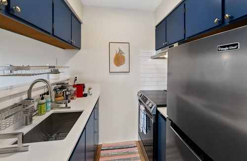 North Queen Anne Apartment | Lovely condo overlooking the Fremont Bridge
