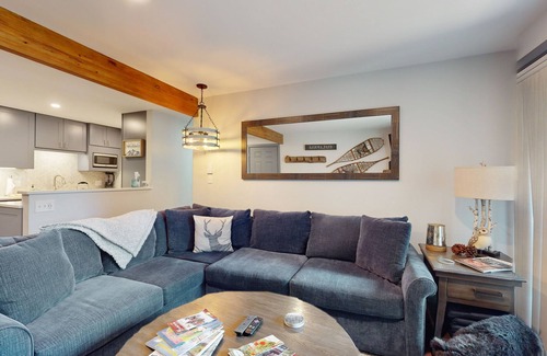 Avon Condo | Lovely condo with fireplace, mountain view, full kitchen, & skiing nearby