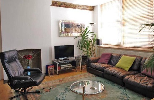 Cathedrals Apartment | Lovely Converted Warehouse near River Thames