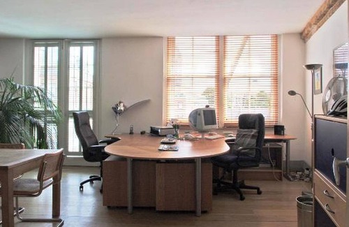 Cathedrals Apartment | Lovely Converted Warehouse near River Thames