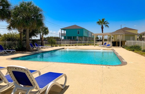 Rockport House | Lovely Coral Reef Getaway w/Pool & Playground