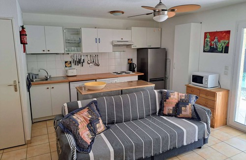 Portiragnes-Plage House | Lovely Corner house with wintergarden, 2 bedrooms, WIFI, 4 people, in a secured residence LE CLOS.