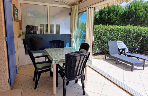 Portiragnes-Plage House | Lovely Corner house with wintergarden, 2 bedrooms, WIFI, 4 people, in a secured residence LE CLOS.