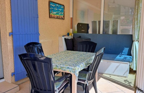 Portiragnes-Plage House | Lovely Corner house with wintergarden, 2 bedrooms, WIFI, 4 people, in a secured residence LE CLOS.