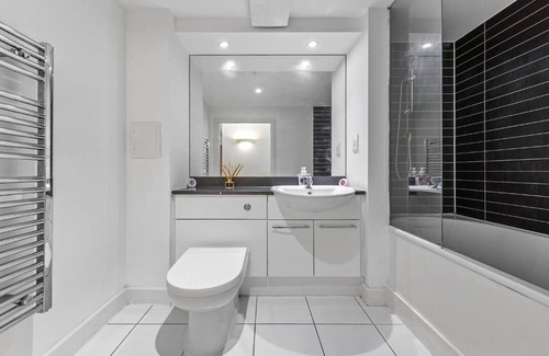 Canary Wharf Apartment | Lovely & Cosy 2 Beds London skyline view