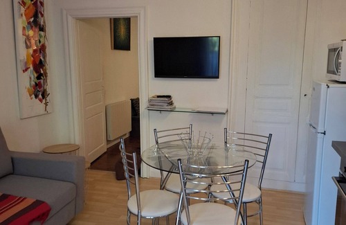 Chatel-Guyon Apartment | Lovely, cosy T1 apartment, quiet location near town center Garden, parking