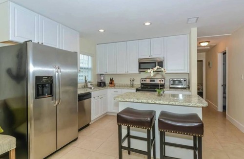 South Sarasota House | Lovely ❤ Cottage near the Beach & Downtown SRQ.
