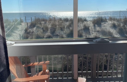 Long Beach Cottage | Lovely cottage, Ocean Front , small Dog friendly -150 one time fee oak island