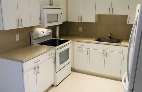 Weston Condo | Lovely Country Club 2 Bedroom condo Lake & Golf course view PEACEFUL & GORGEOUS