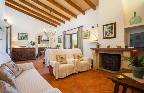 Pollensa Villa | LOVELY COUNTRY HOUSE, LOCATED BETWEEN POLLENSA AND PUERTO ALCUDIA. WITH WIFI
