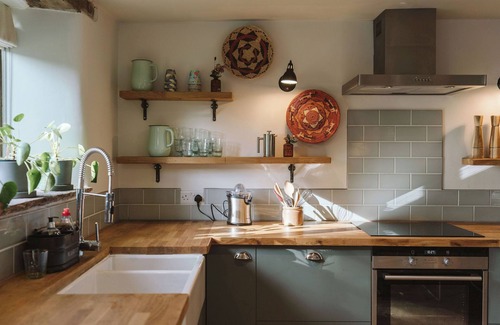 Clyro House | Lovely countryside cottage with river access and mountain views
