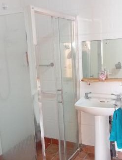 Tullamore Apartment | Lovely double bed private studio in tullamore town