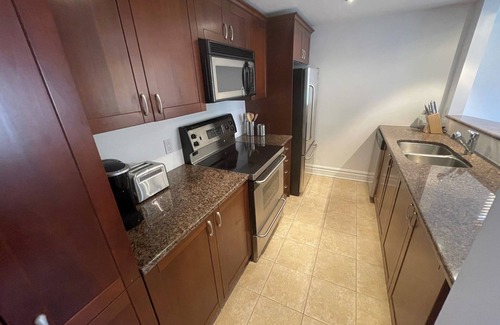 Montreal Apartment | Lovely Downtown 2-bedroom Condo