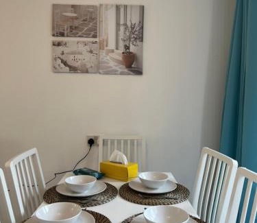 Euston Apartment | Lovely Entire Flat with Private Balcony in Euston-Central London